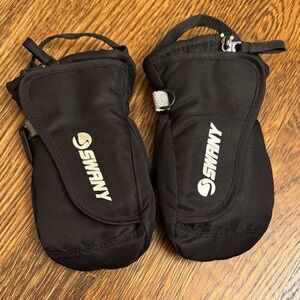 Swany Black Mittens
